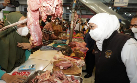 Gubernur Khofifah Pastikan Stok Daging Aman, Pedagang Tenang - GenPI.co Jatim