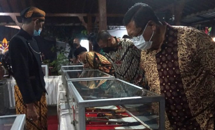 Komunitas Bhineka Tunggal Ika Tulungagung Gelar Pameran Keris - GenPI.co Jatim