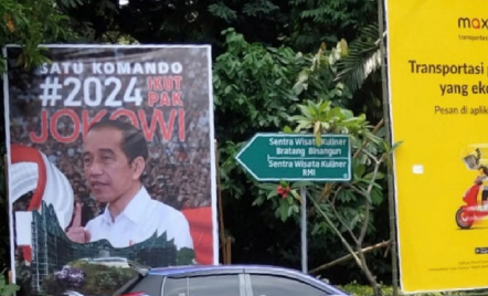 Baliho Jokowi di Surabaya Sebuah Eksistensi, Awas Jangan Berbelok - GenPI.co Jatim