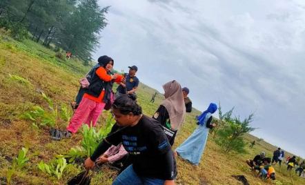 Gusdurian Lakukan Tanam Pohon di Lumajang, Alasannya Mantul - GenPI.co Jatim
