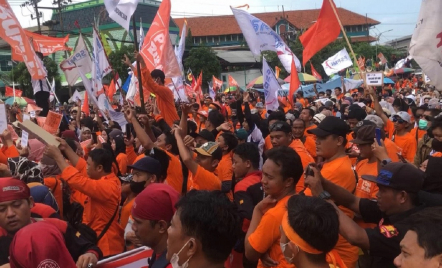 Partai Buruh Muncul di Aksi May Day Depan DPRD Jatim - GenPI.co Jatim