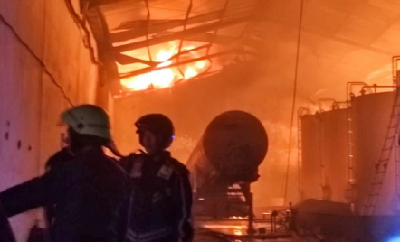 Pabrik Cat di Sidoarjo Terbakar, Terdengar Suara Ledakan - GenPI.co Jatim