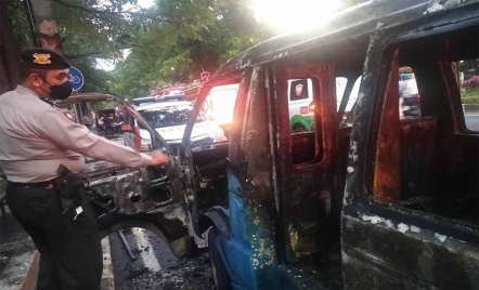 Heboh! Angkot Terbakar di Dekat Kampus UB Malang, Berikut Kronologinya - GenPI.co Jatim