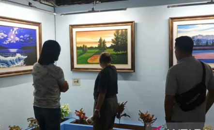 17 Lukisan SBY Dipamerkan di Pasar Seni Lukis, Jadi Lokasi Selfie Pengunjung - GenPI.co Jatim