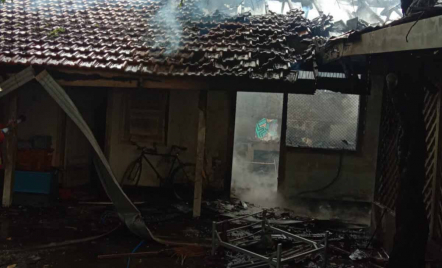 Kronologi Kebakaran Rumah Surabaya, 1 Korban Terluka, 14 Unit Damkar Dikerahkan - GenPI.co Jatim