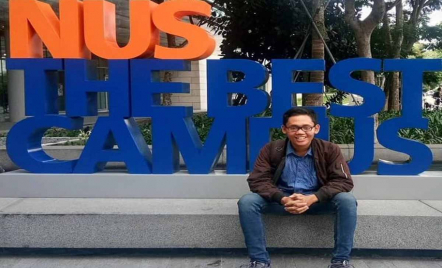 Profil Ahmad, Alumni UNESA Berprestasi Pantang Minder, Kini Diterima 4 Kampus Dunia - GenPI.co Jatim