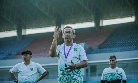 Menjelang Akhir Liga 1, Aji Santoso Realistis Posisi Persebaya - GenPI.co Jatim