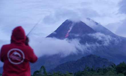 Aktivitas Vulkanik Merapi, Tercatat 9 Gempa Guguran pada Rabu Pagi - GenPI.co Jogja