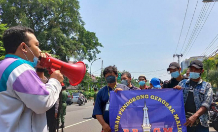 Beri Solusi, Ini Rencana Yogyakarta untuk Pendorong Gerobak PKL - GenPI.co Jogja