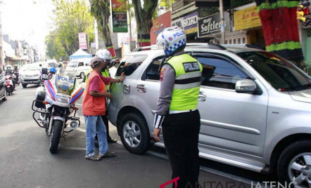 Polisi Proses Pengunjung Mal di Sleman Viral Marahi Juru Parkir - GenPI.co Jogja