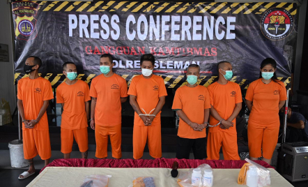 Buat Kejahatan, 1 Perempuan dan 7 Pria Ditangkap Polisi Sleman - GenPI.co Jogja