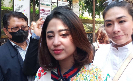 Ada Kesibukan, Dewi Perssik Tak Datangi Mediasi - GenPI.co Jogja