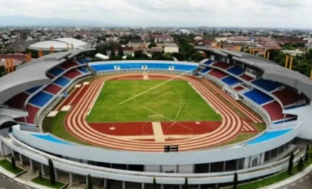 KPK Serahkan 3 Tersangka Proyek Stadion Mandala Krida ke Tim Jaksa - GenPI.co Jogja