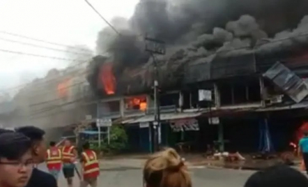 Belasan Ruko di Pasar Pinyuh Terbakar, Penyebab Belum Diketahui - GenPI.co Kalbar