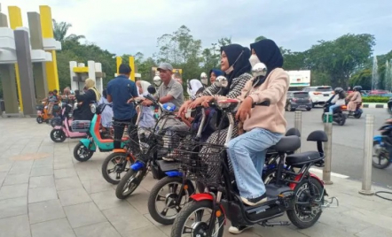 Sepeda Listrik di Lokasi Wisata Digandrungi Warga Pontianak - GenPI.co Kalbar