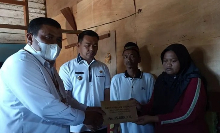 Keluarga Korban Banjir di Kapuas Hulu Dapat Bantuan Kemensos - GenPI.co Kalbar