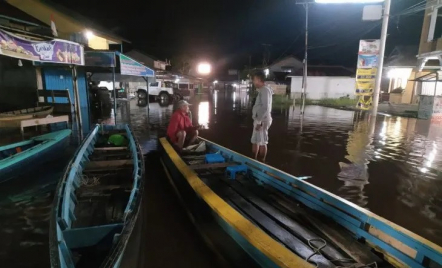 Banjir Kepung Kalbar, Gubernur Instruksikan Sejumlah OPD Tanggap Bencana - GenPI.co Kalbar