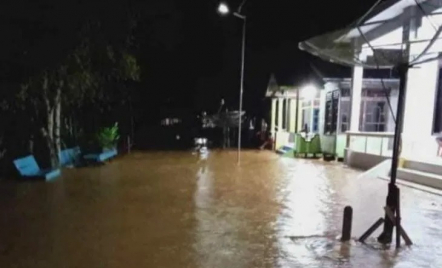 Curah Hujan Tinggi, 170 Rumah Penduduk di Melawi Terendam Banjir - GenPI.co Kalbar