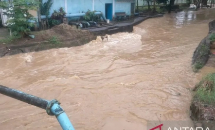 Antisipasi Banjir, Pemkot Singkawang Keruk Sungai Kulor - GenPI.co Kalbar