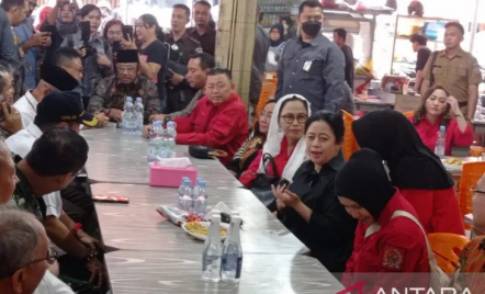 Kunjungi Kalbar, Puan Maharani Santap Mi Ayam-Lontong Sayur di Pusat Kuliner Pontianak - GenPI.co Kalbar