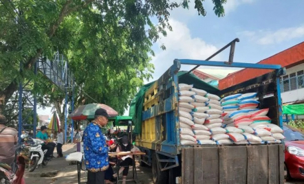 Cegah Inflasi, Disperindag Kalbar Rutin Gelar Operasi Pasar - GenPI.co Kalbar