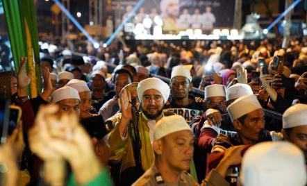 Ribuan Jemaah Pontianak Bersholawat Tumpah Ruah di Jalan Rahadi Usman - GenPI.co Kalbar