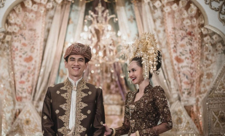 Enzy Storia Menikah dengan Molen Kasetra Berbalut Busana Adat Minang - GenPI.co Kalbar
