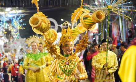 Warga Makassar Kagumi Keunikan Kostum Meriam Karbit dari Pontianak - GenPI.co Kalbar