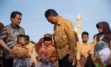 Program Like Sedekah Jumat dari Siswa untuk Siswa - GenPI.co Kalbar