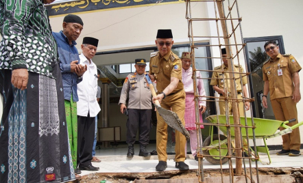 Peletakan Batu Pertama Masjid Nurul Islam, Panitia Diminta Perhatikan Konstruksi - GenPI.co Kalbar