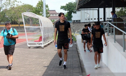 Hadapi Taiwan U-23, Bek Indonesia Elkan Baggott Siap Diturunkan - GenPI.co Kalbar