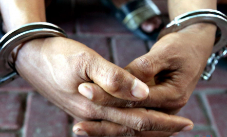 Petugas Polres Singkawang Buntuti Mobil, Isinya TKI Ilegal, 2 Pelaku Ditangkap - GenPI.co Kalbar