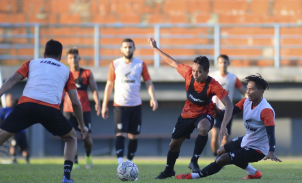 Harga Tiket Pramusim Ratusan Ribu, Borneo FC Terbantu - GenPI.co Kaltim