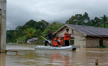 Paser Banjir, 5 Desa di Kecamatan Muara Kanom Terisolasi - GenPI.co Kaltim