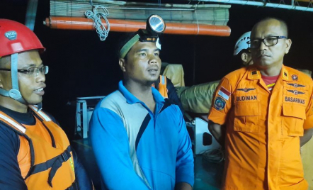 Basarnas Evakuasi Nelayan Natuna, Mati Mesin di Tengah Laut - GenPI.co Kepri