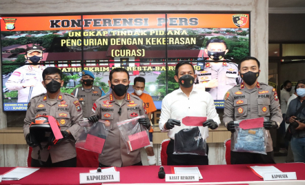 Kapolresta Beri Hadiah Anak 10 Tahun yang Berusaha Tangkap Begal - GenPI.co Kepri