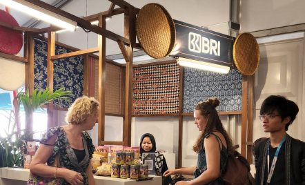 BRI Bawa Ikan Asap Iwaku ke Pasar Tong Tong Belanda - GenPI.co NTB
