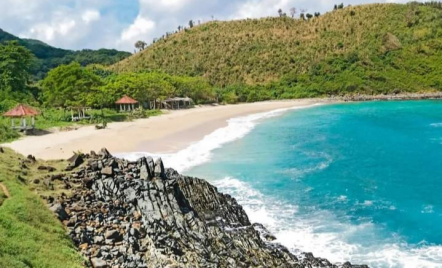 Pantai Mawi, Surganya Ombak yang Dirindukan Peselancar - GenPI.co NTB