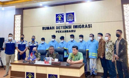 6 WN Bangladesh Dideportasi Kanwil Kemenkumham Riau - GenPI.co Riau