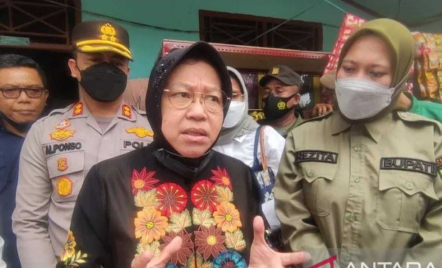 Jenguk Korban Pelecehan di Inhu, Mensos Risma Bakal Biayai Sekolah - GenPI.co Riau