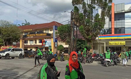 Ratusan Ojol Ribut dengan Petugas Keamanan Perumahan di Pekanbaru - GenPI.co Riau