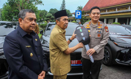 Pekanbaru Batal Beli Mobil Listrik, Anggaran Dialihkan untuk Perbaikan Jalan - GenPI.co Riau
