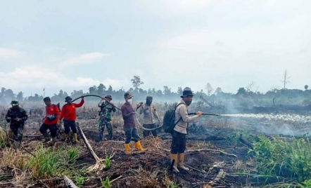 2 Pria Tepergok Bakar Lahan di Rokan Hilir Berhasil Ditangkap Polisi - GenPI.co Riau