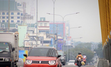 Kabut Asap di Pekanbaru, Dinkes Riau Bagikan Ribuan Masker untuk Siswa SD - GenPI.co Riau