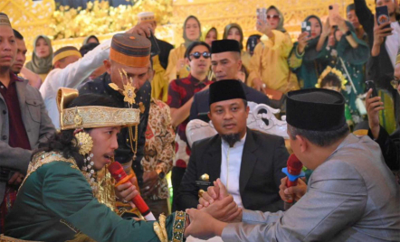 Momen Langka, Gubernur Sulsel Jadi Saksi Pernikahan Warga di Gowa - GenPI.co Sulsel