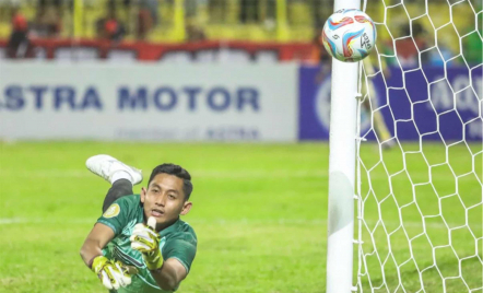 PSM Makassar vs Arema FC, 6 Kali Reza Arya Selamatkan Gawang - GenPI.co Sulsel