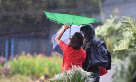 Warga Sumsel Harap Waspada Potensi Hujan pada Siang Hari - GenPI.co Sumsel