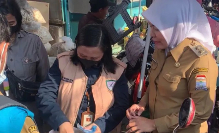 BPOM Palembang Temukan Bumbu Makanan Kedaluwarsa di Pasar - GenPI.co Sumsel