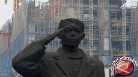Nggak Faedah, Patung Jenderal Soedirman Dipasang Masker - GenPI.co