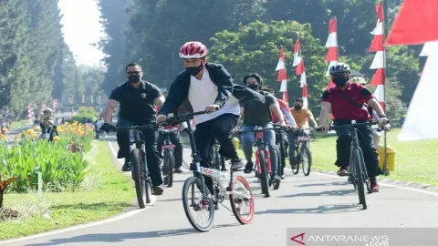Keren Nih, Sepeda Presiden Jokowi Bergambar Bung Karno - GenPI.co